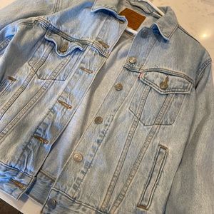 Levi’s boyfriend denim jacket